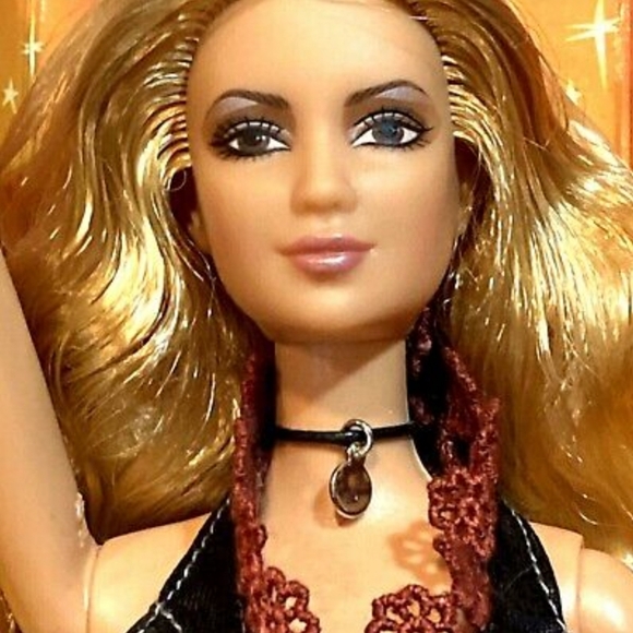 Latin Music Star Shakira Barbie Doll by Mattel New In Package (2002) Vintage - Picture 5 of 12